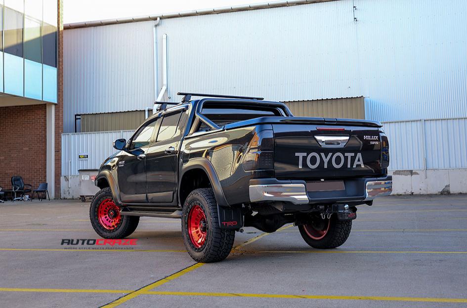 TOYOTA-HILUX-4WD-ZEPHYR-CANDY-RED-WITH-MATTE-BLACK-RING